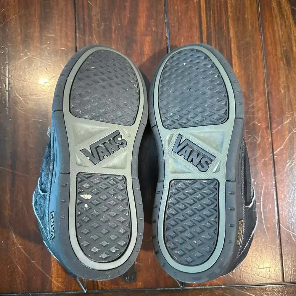 Vintage Vans Skateboarding Low-Top Sneakers Black with Skull Pattern Details